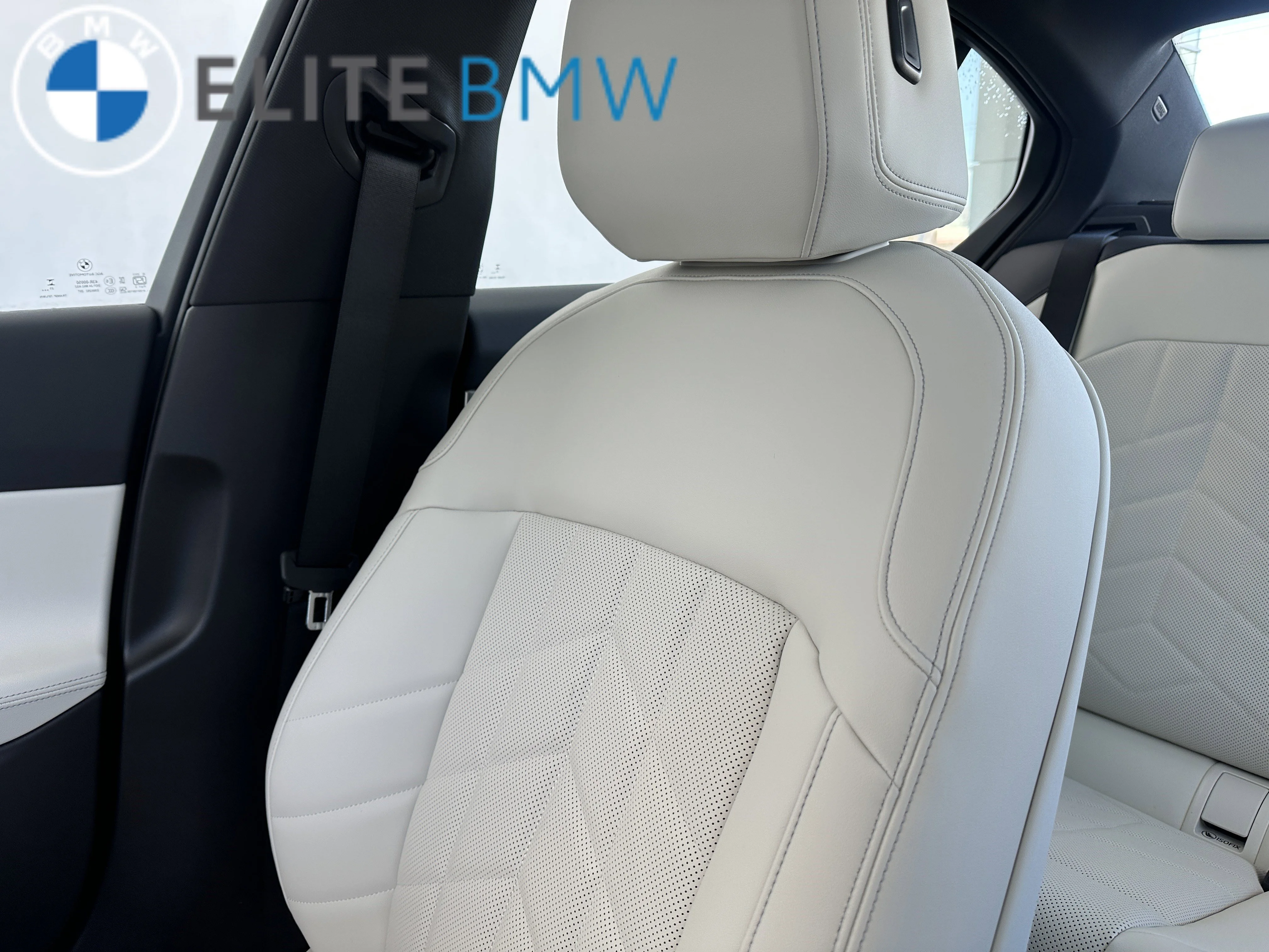 New 2026 Alpine White BMW 530i xDrive image 7