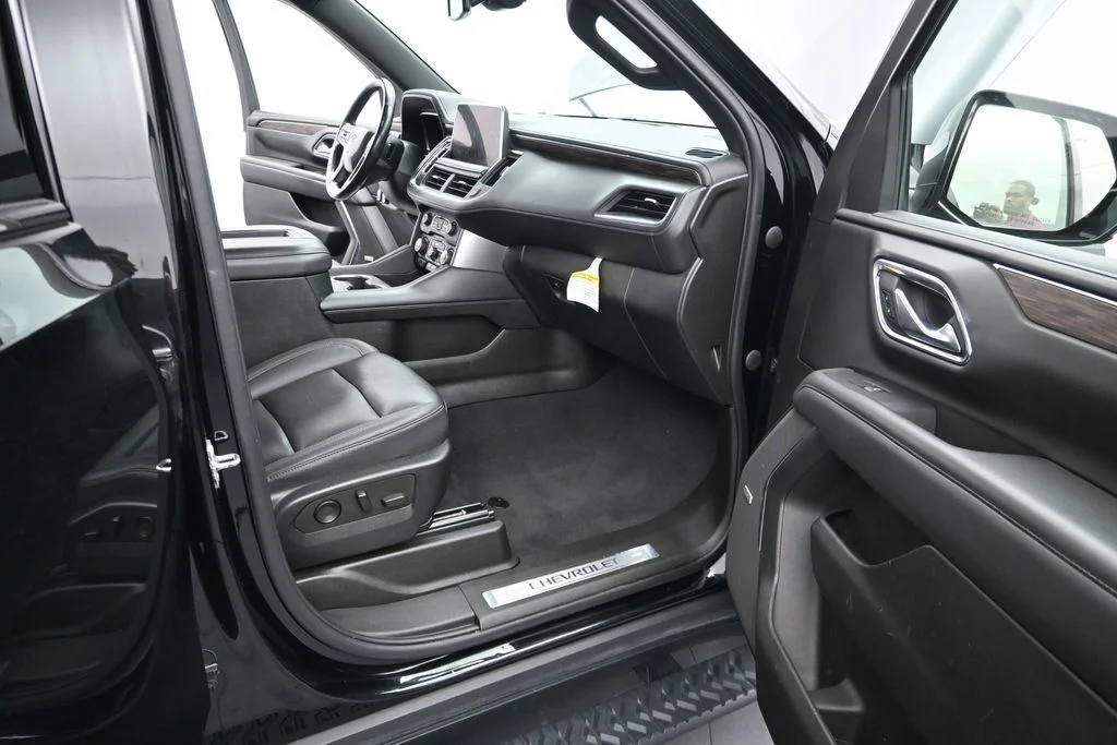 Used 2022 Black Chevrolet Z71 image 12