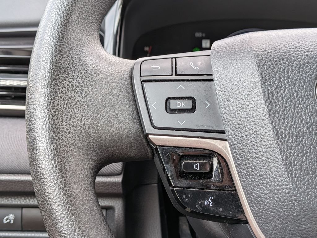 Used 2025  Toyota LE image 21