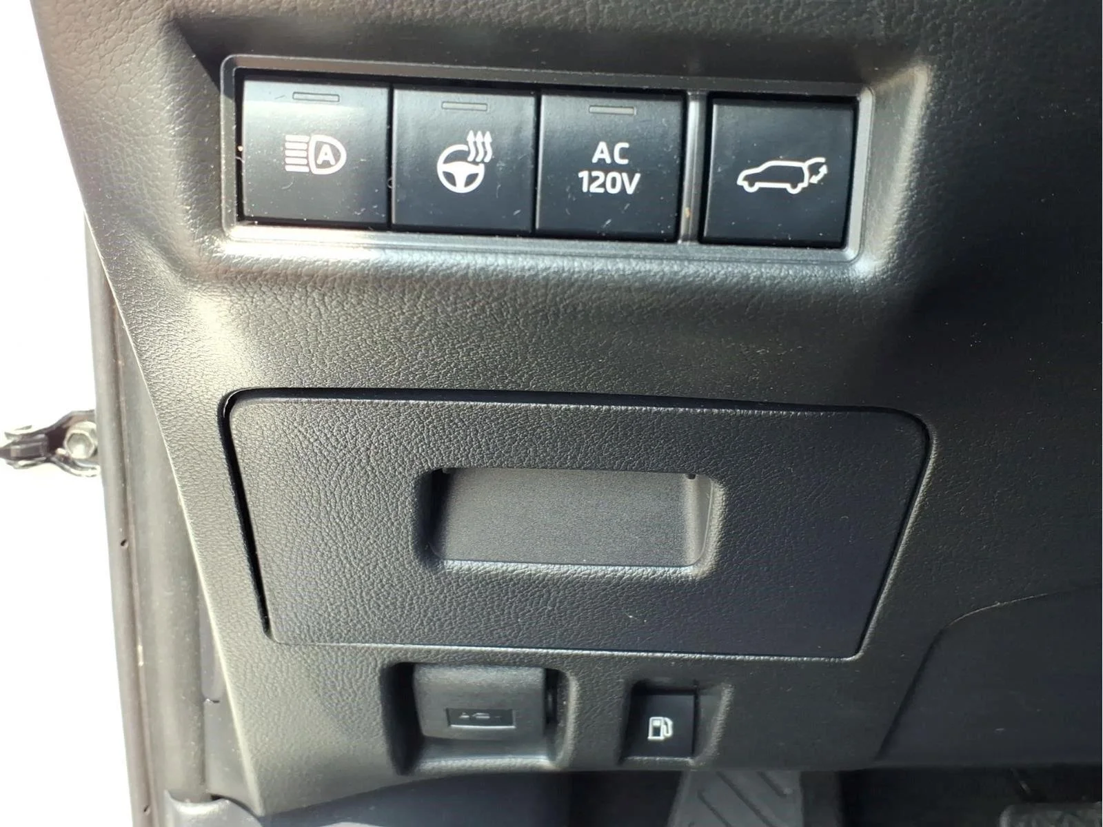 Used 2026 Wind Chill Pearl Toyota MAX Platinum image 21
