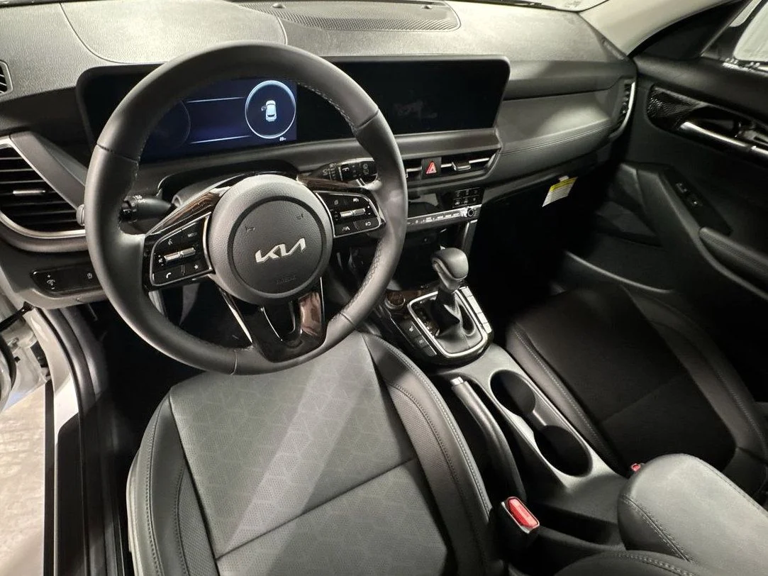 New 2026 Steel Gray Kia EX image 3