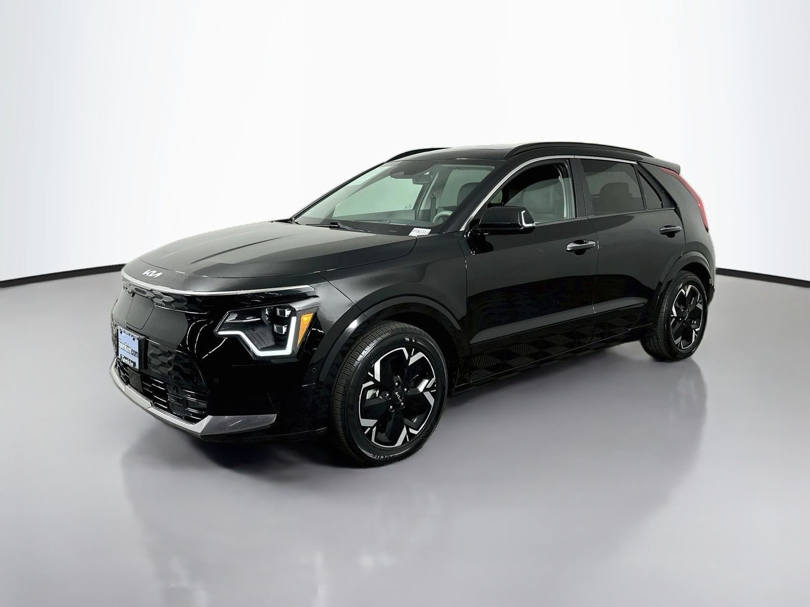 Used 2024 Aurora Black Kia Wave image 3