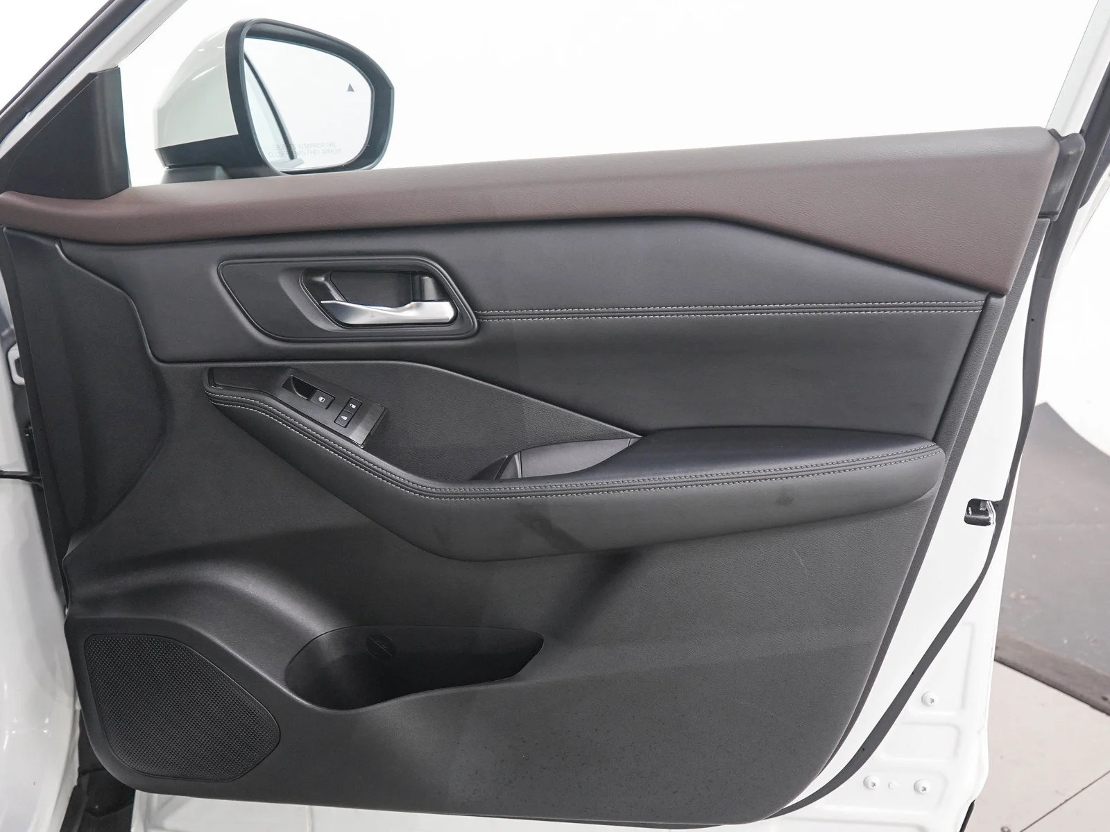 Used 2023 Pearl White Tricoat Nissan SV image 13