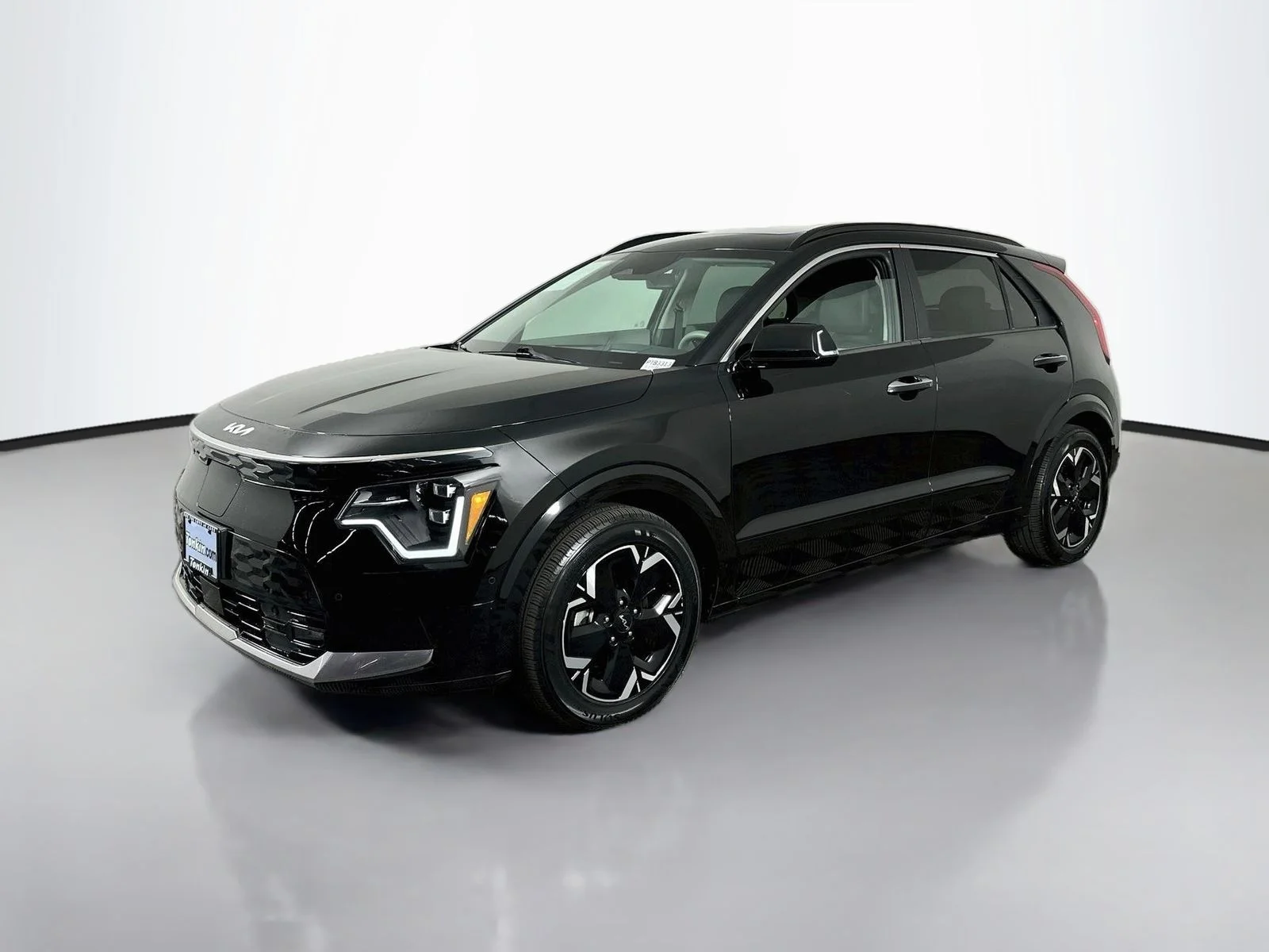 Used 2024 Aurora Black Kia Wave image 3