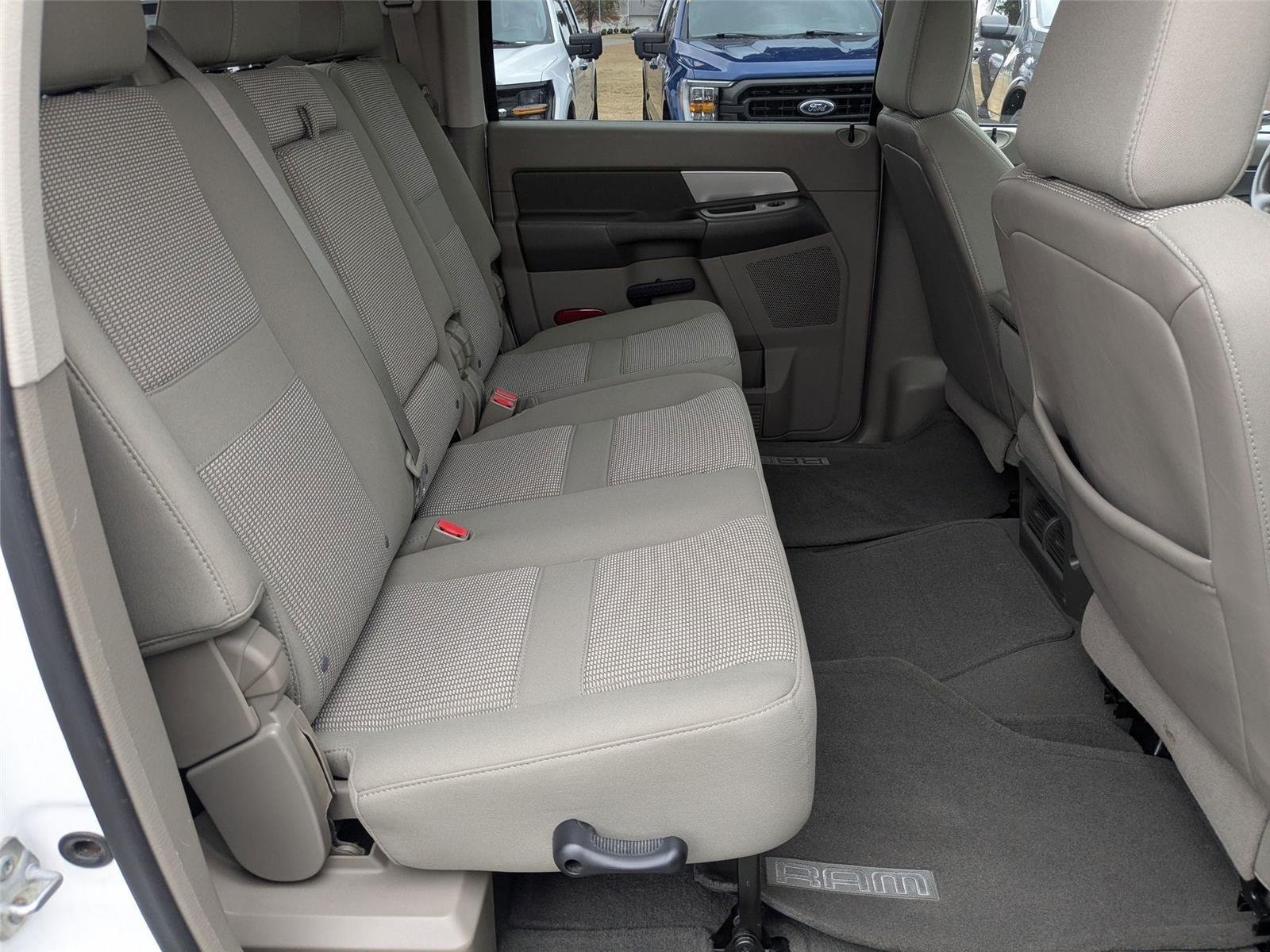 Used 2008 Bright White Dodge SXT image 33
