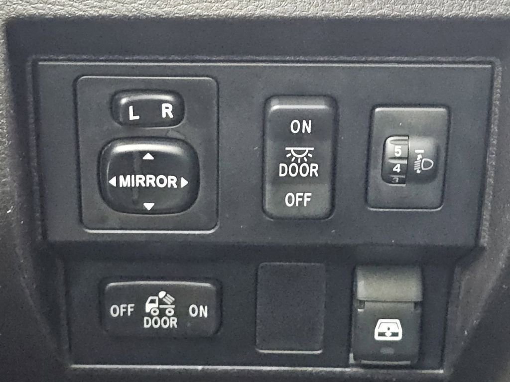 Used 2015 Black Toyota SR5 image 12