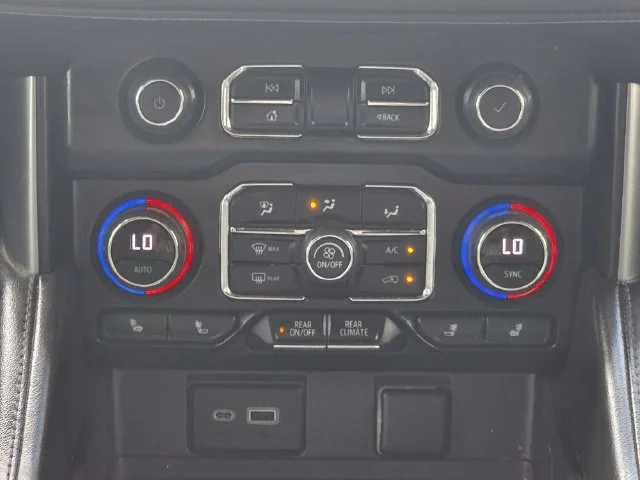 Used 2022 White Chevrolet LT image 18