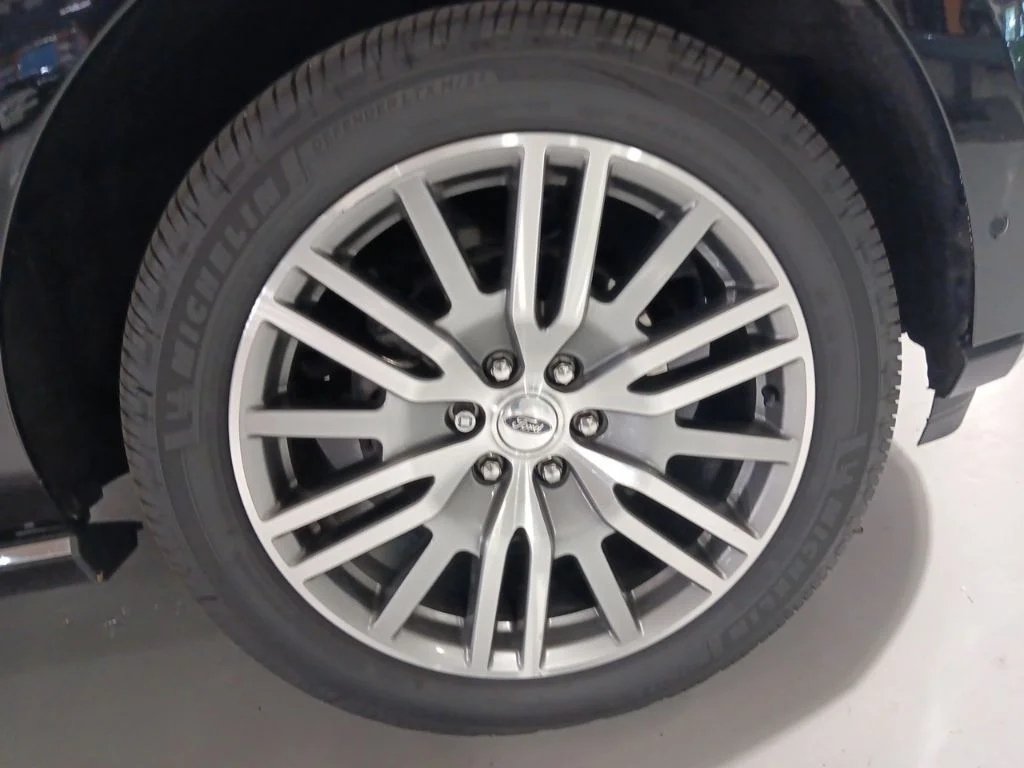 Used 2024 Black Metallic Ford Platinum image 22
