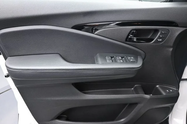 Used 2022  Honda Elite image 13