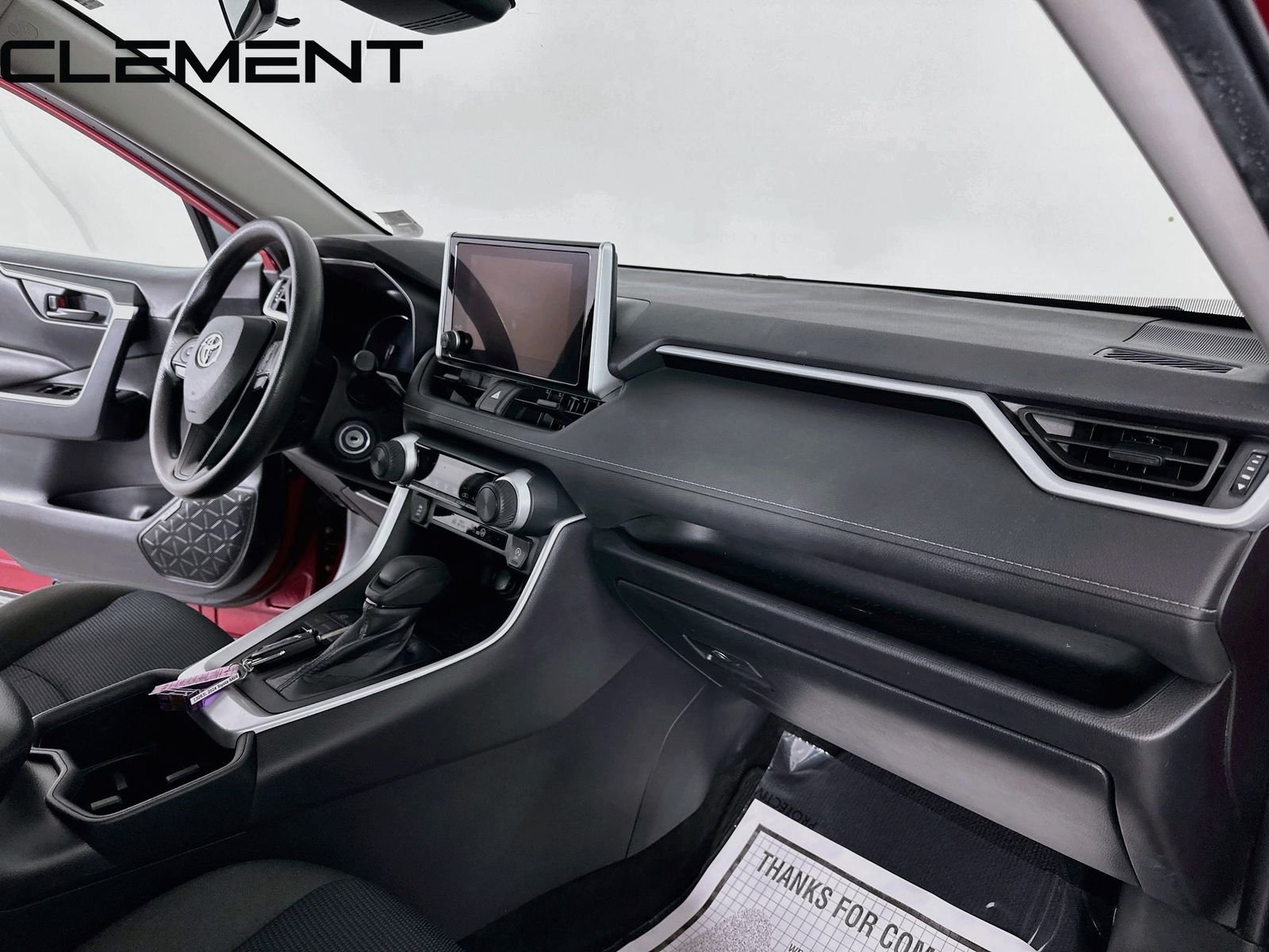 2024 Toyota RAV4 LE - Photo 33