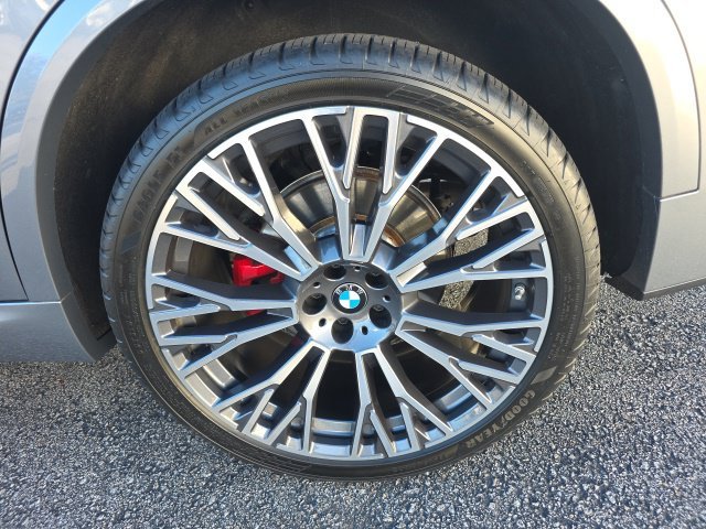 Used 2025 Gray BMW xDrive40i image 12
