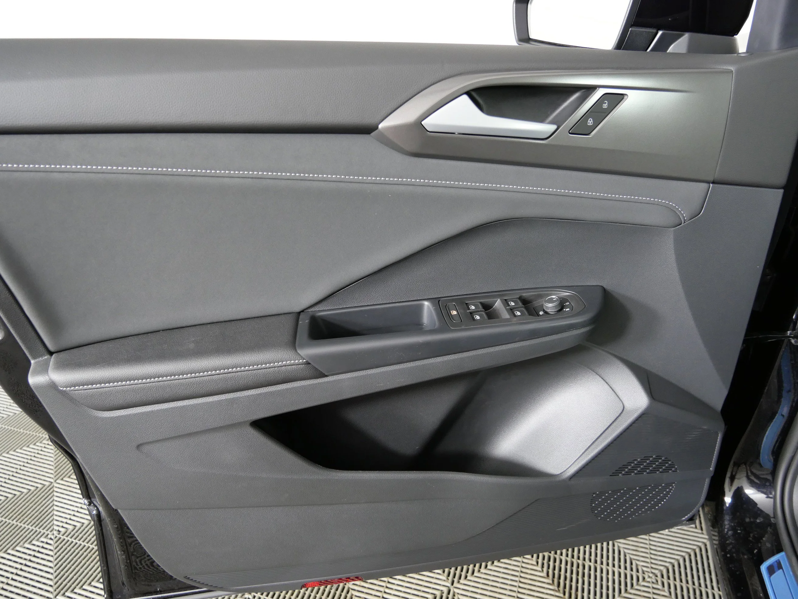 New 2026 Deep Black Pearl Volkswagen SE Black image 21