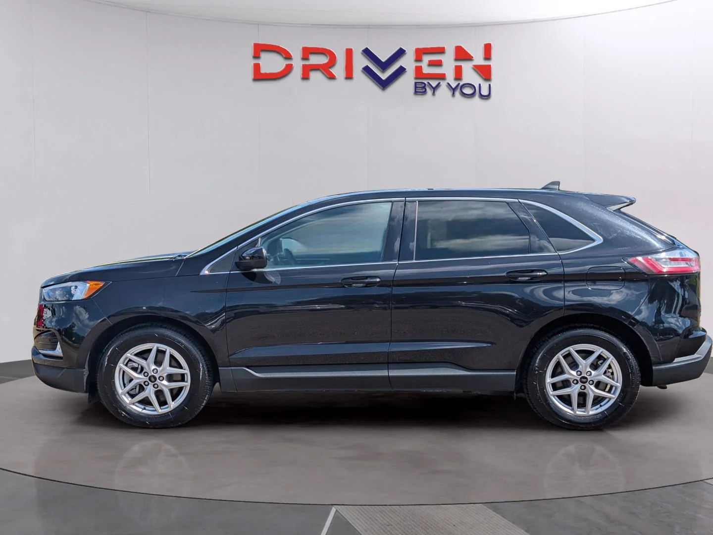 Used 2024 Agate Black Ford SEL image 2