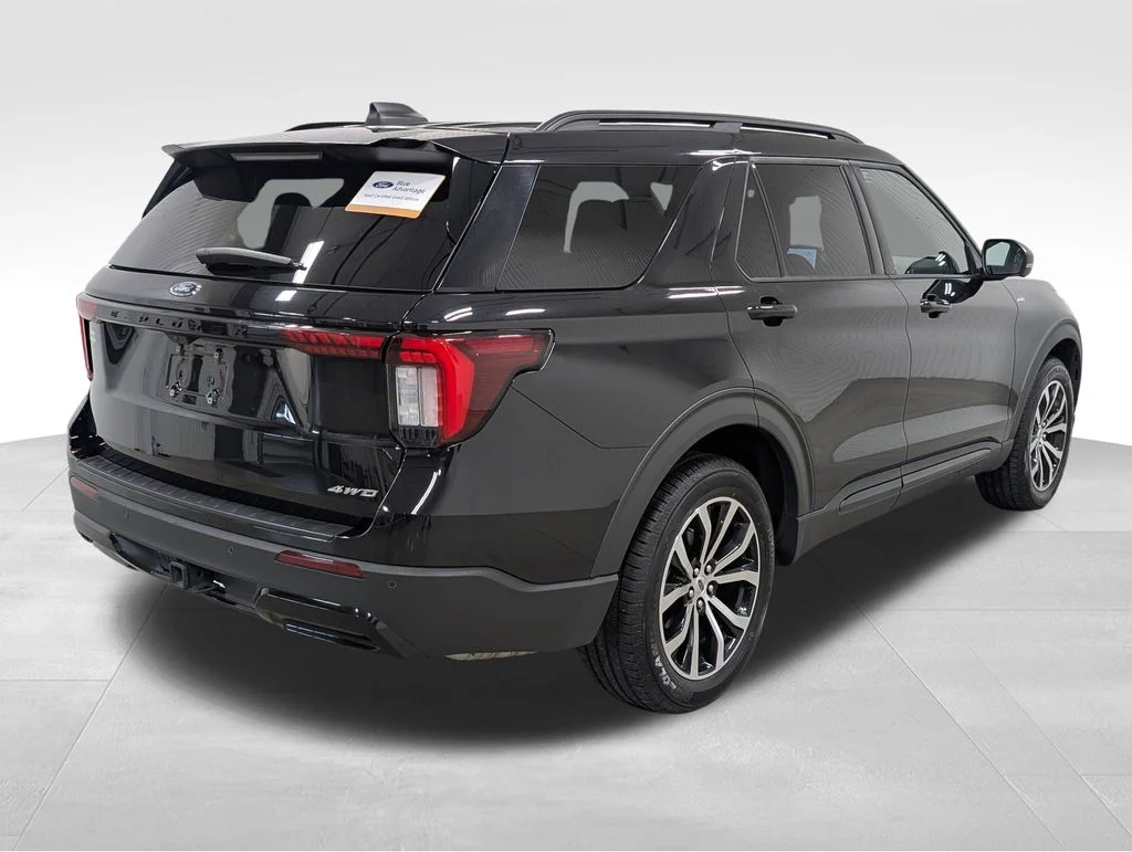 Certified Used 2025 Agate Black Metallic Ford ST-Line image 19