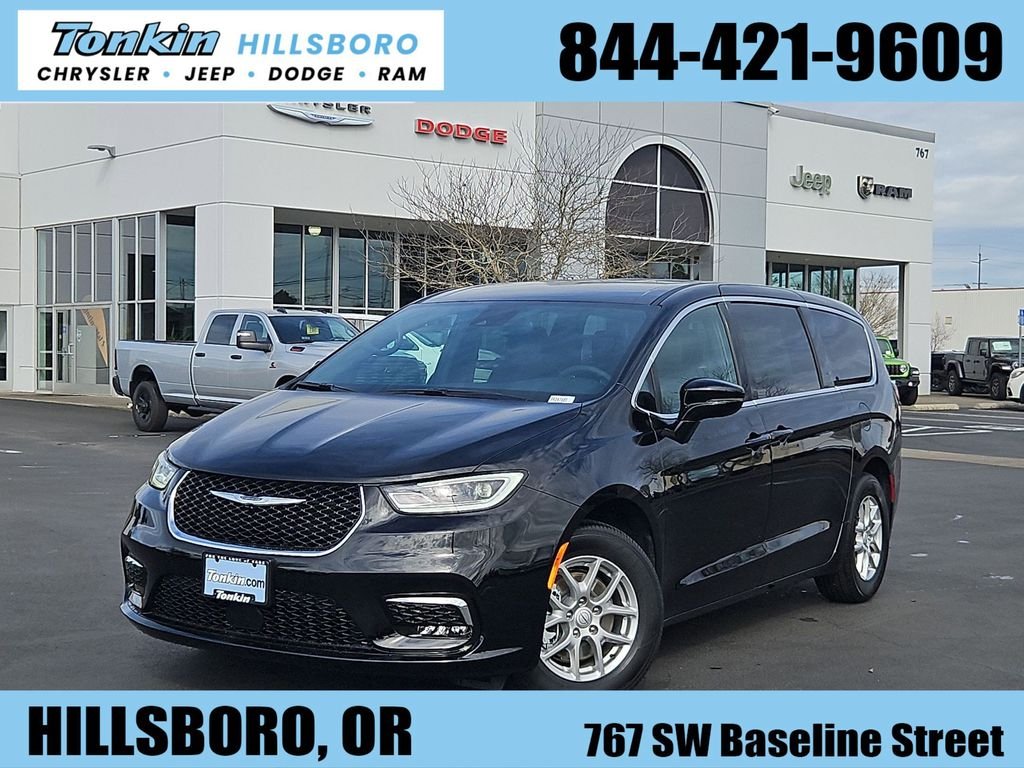 2026 Chrysler Pacifica Select's photo