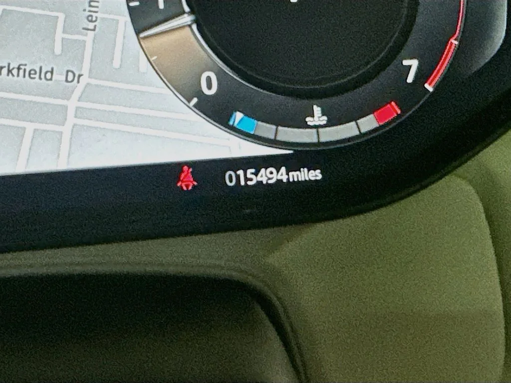 Used 2024 Fuji White Land Rover SE image 13