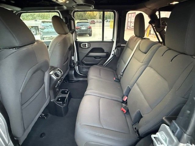 2020 Jeep Wrangler Unlimited Sahara - Photo 15