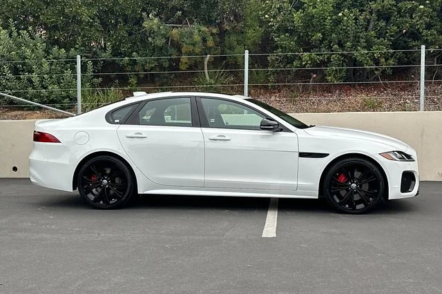 Used 2024 White Jaguar R-Dynamic SE image 6