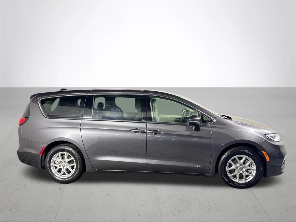 Used 2023 Gray Chrysler Touring L image 5