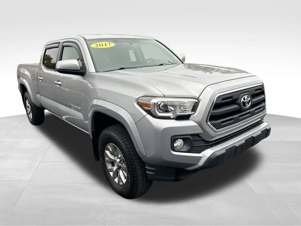 Used 2017 Silver Toyota SR5 image 7