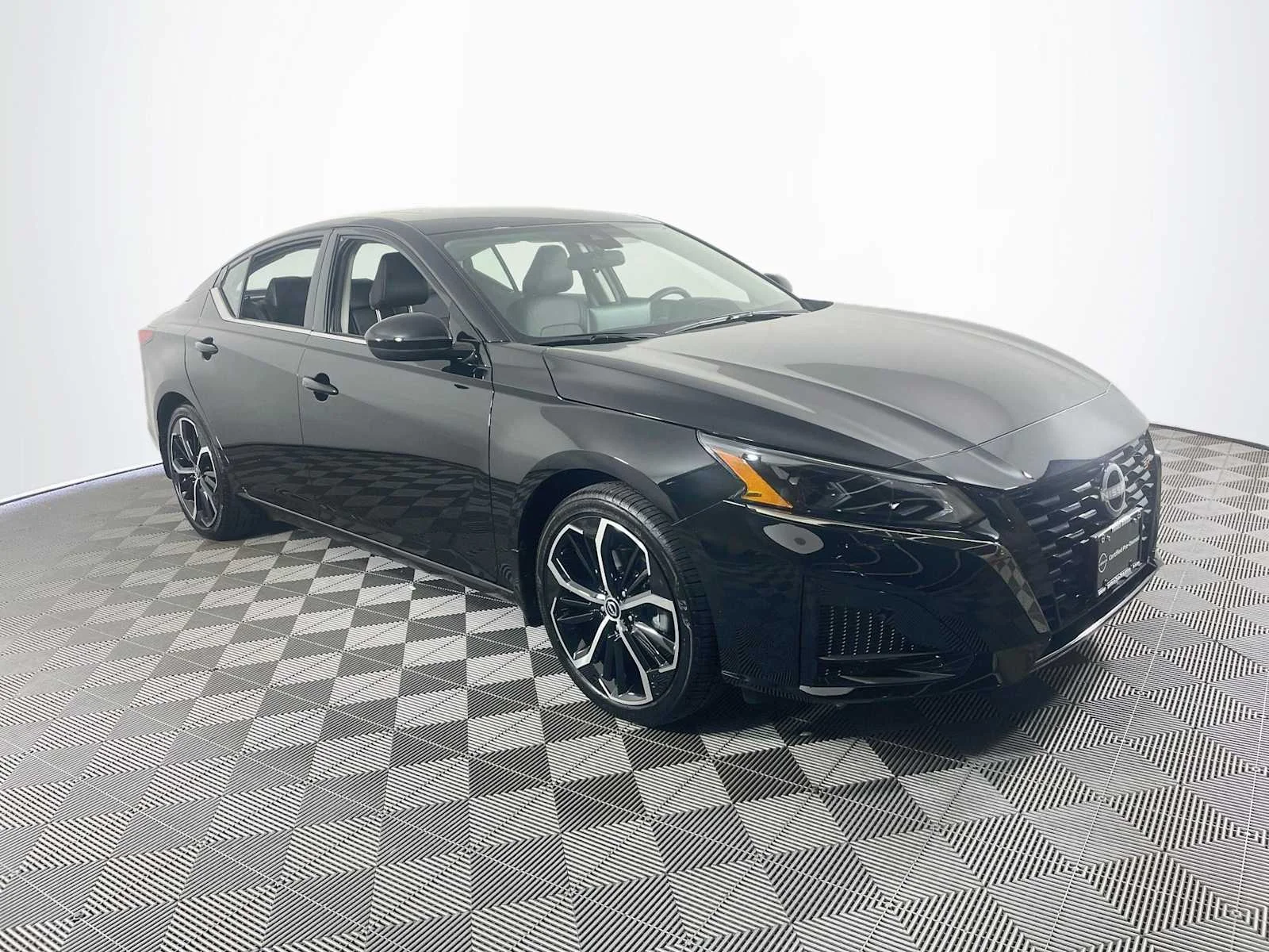 Certified Used 2025 Super Black Nissan SR image 3