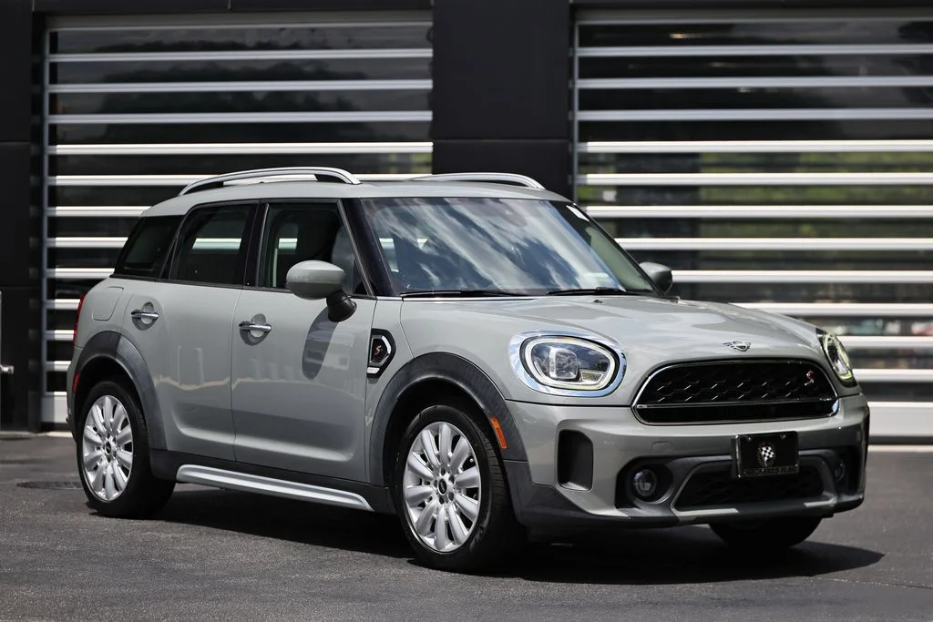 Used 2021 Moonwalk Gray Metallic MINI Classic image 1