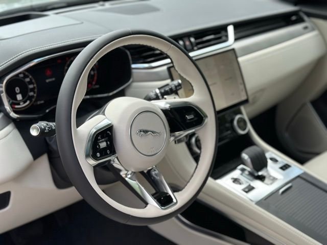 2026 Jaguar F-Pace R-Dynamic S - Photo 11