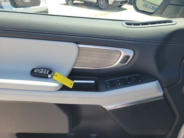 New 2027 White Metallic Ford Platinum image 22