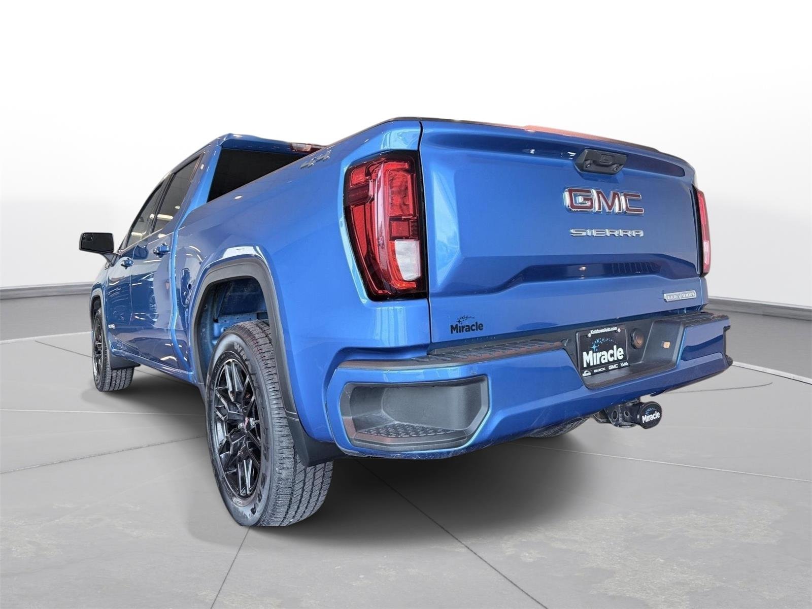 Used 2024 Dynamic Blue Metallic GMC Elevation image 6