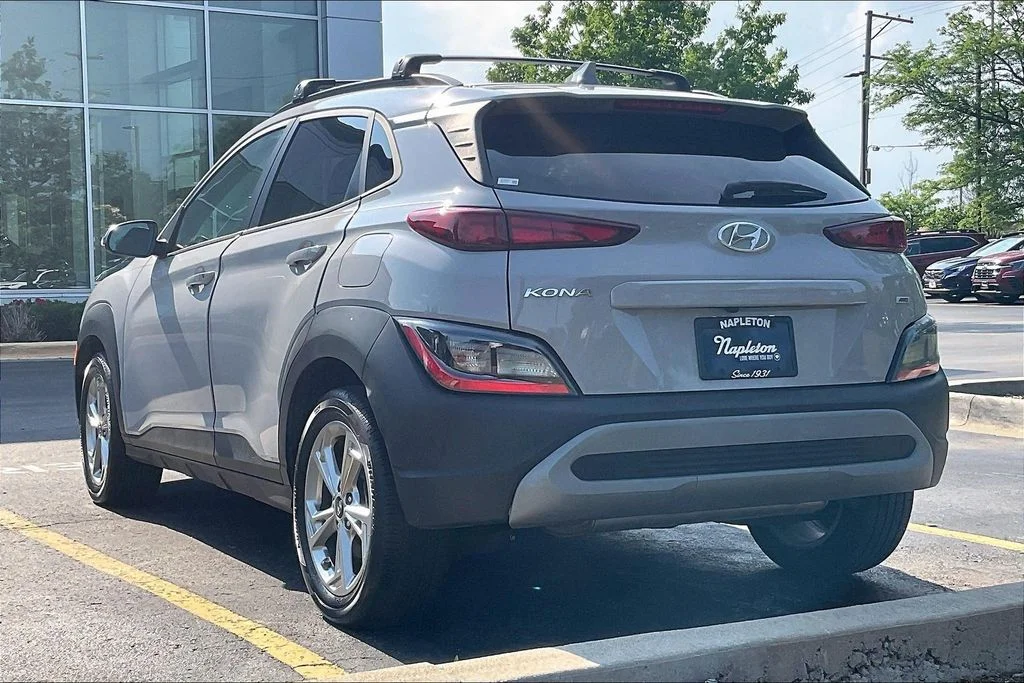 Used 2022 Silver Hyundai SEL image 13