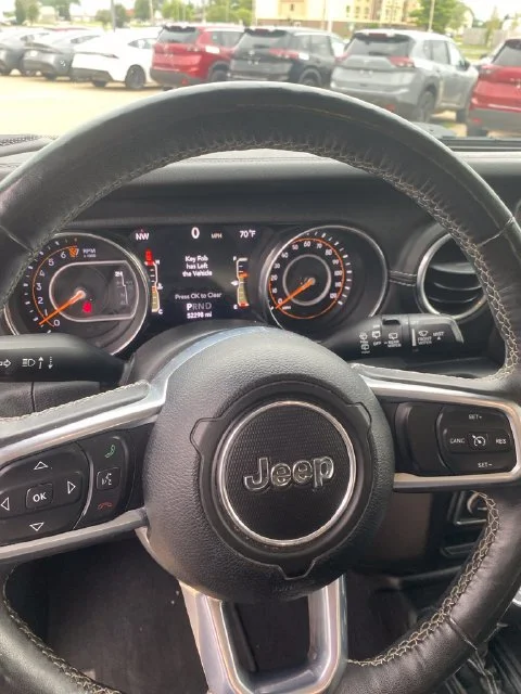 Used 2019 Granite Crystal Clearcoat Metallic Jeep Unlimited Sahara image 28