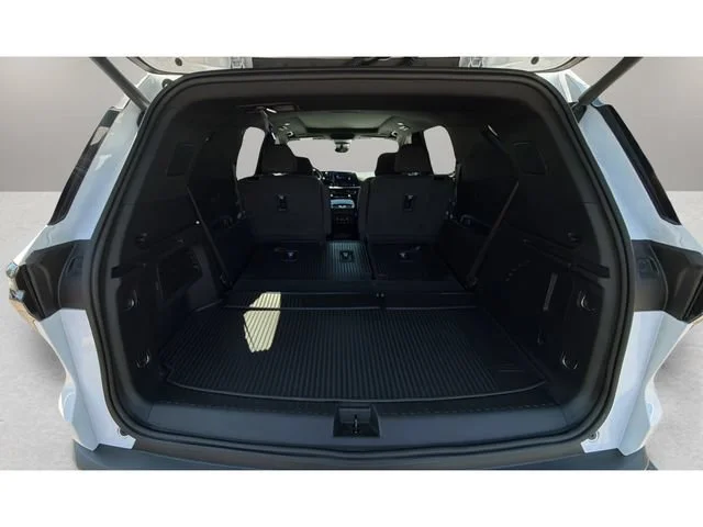 Used 2026 Summit White Chevrolet LT image 32