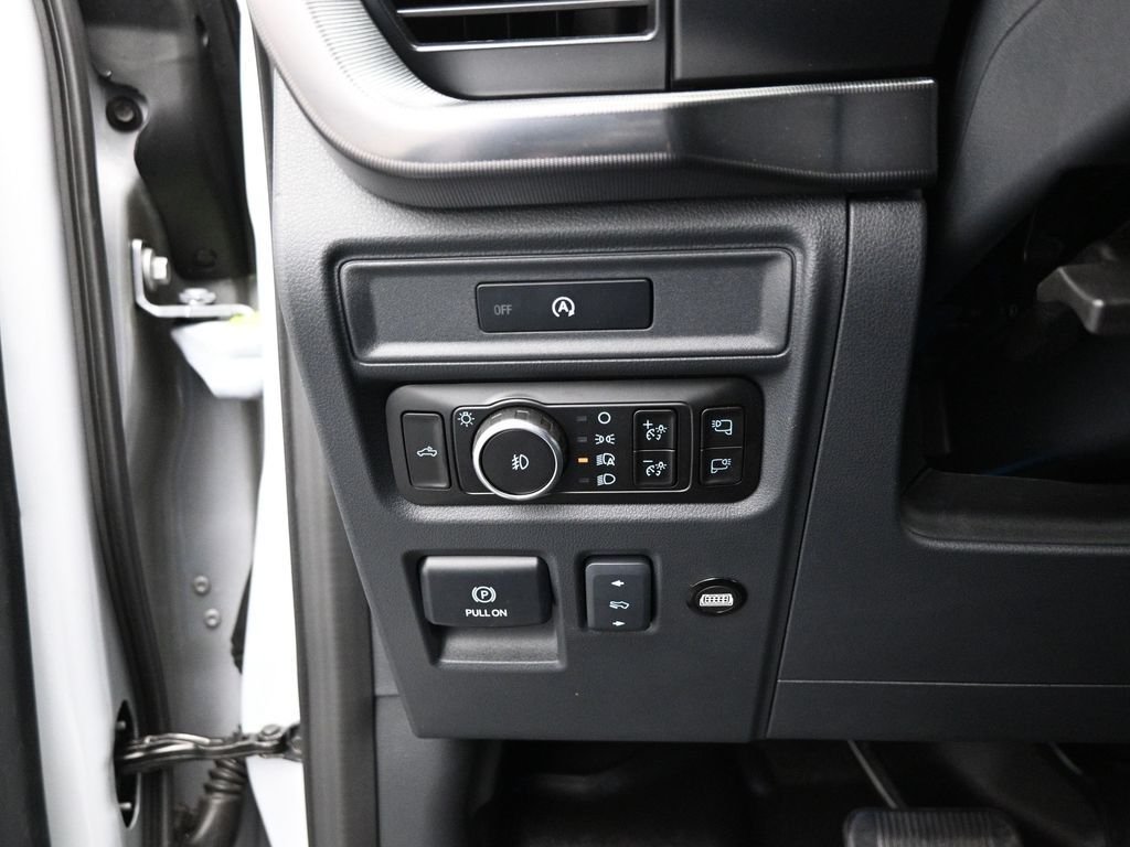 New 2025 Space White Metallic Ford Lariat image 13