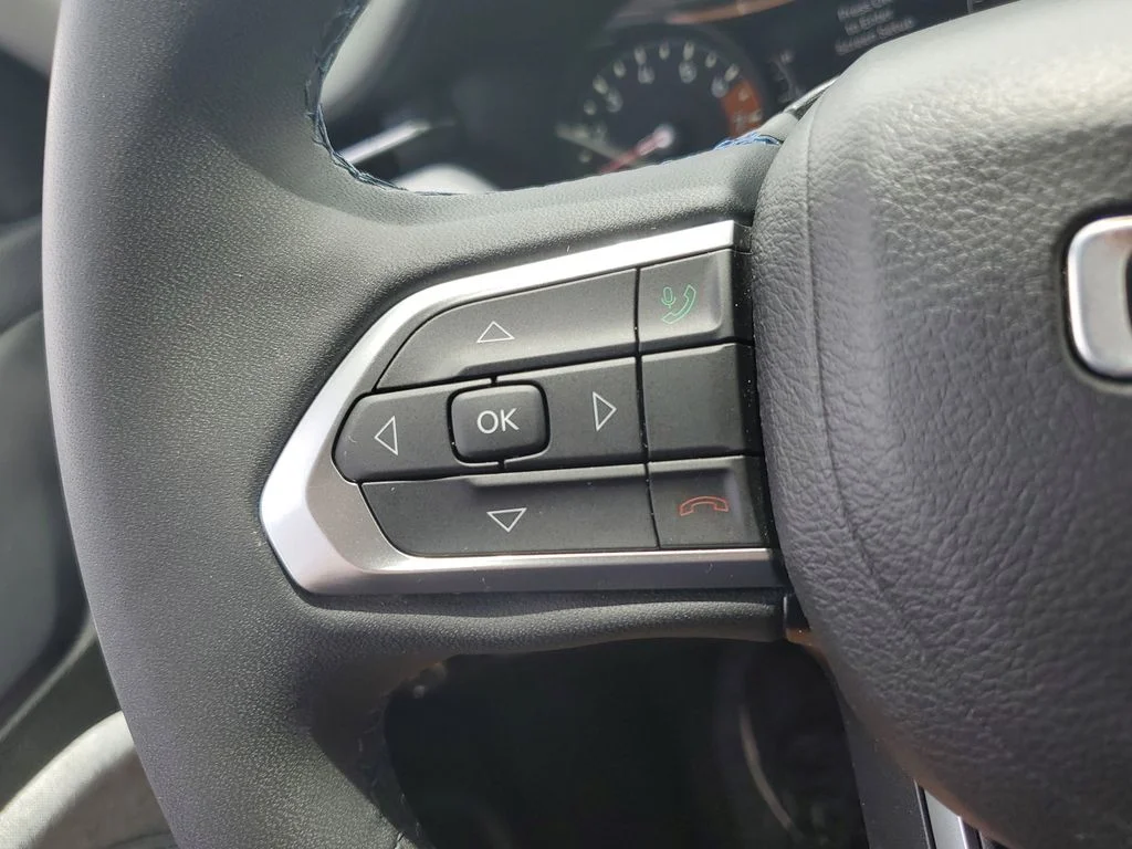 Certified Used 2022 Black Jeep Latitude image 23