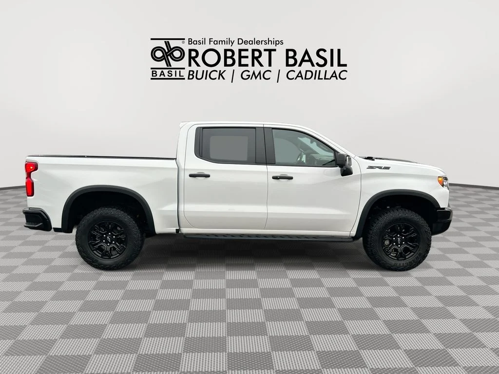 Used 2025 White Chevrolet ZR2 image 9