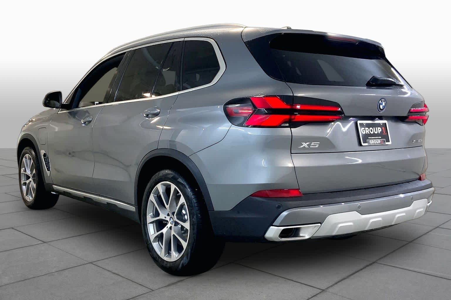 New 2026 Skyscraper Grey Metallic BMW xDrive50e image 12