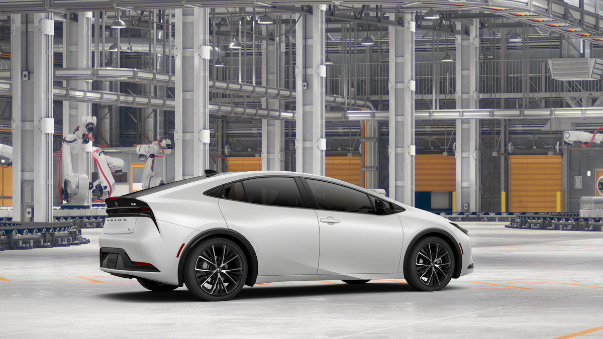 New 2027 Wind Chill Pearl Toyota XLE image 11