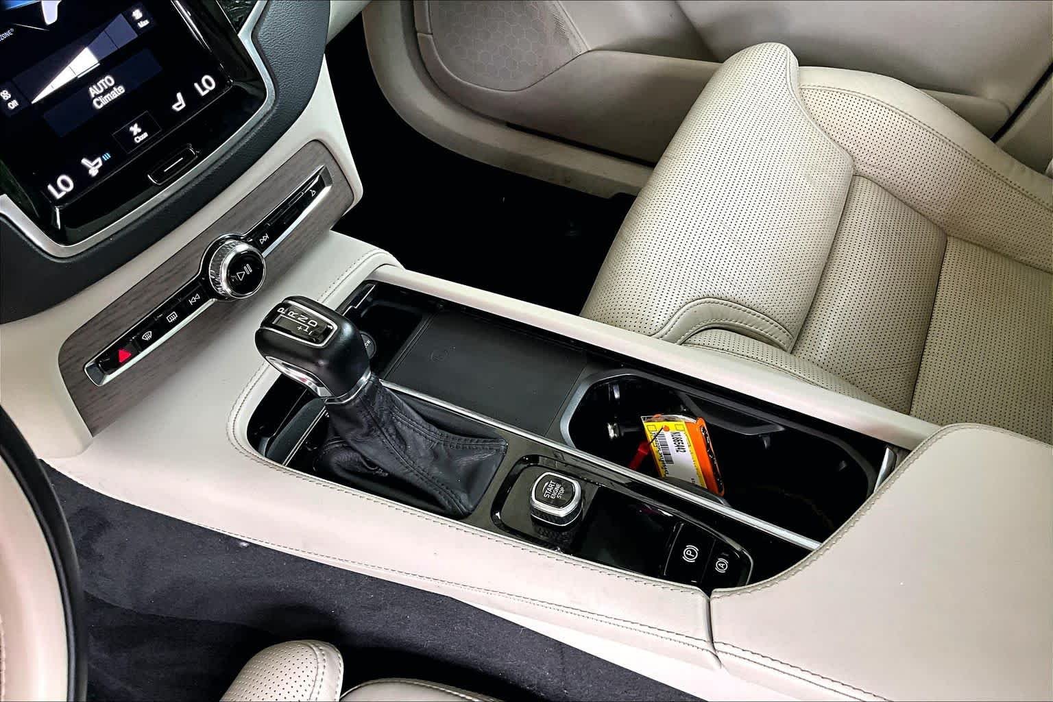 Used 2022 Birch Light Metallic Volvo Inscription image 17