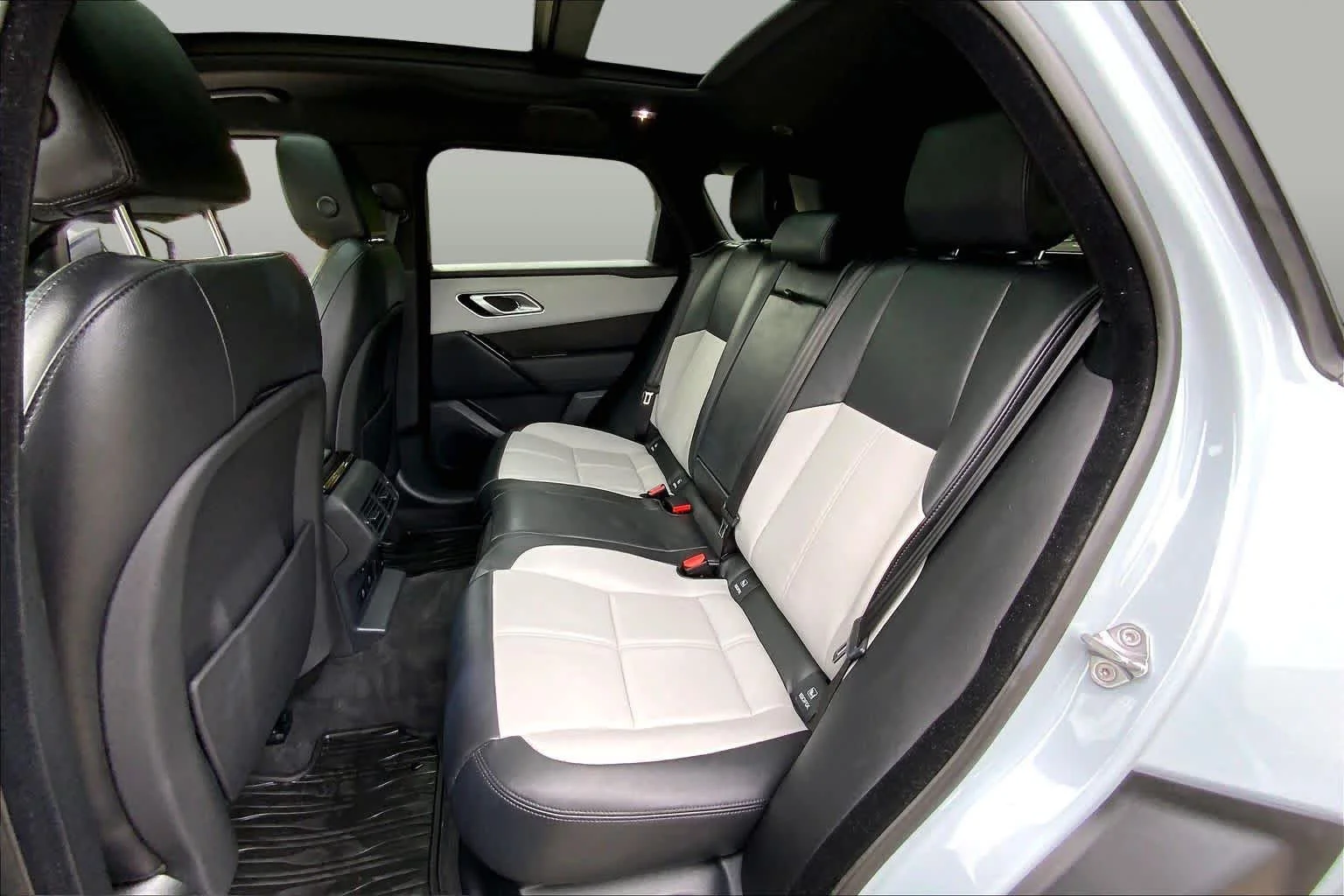 Used 2026 GRAY Land Rover Dynamic SE image 20