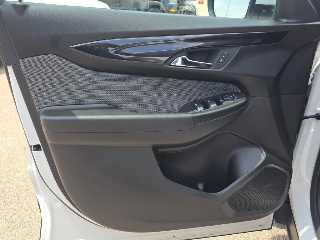 Used 2025 White Chevrolet LT image 17