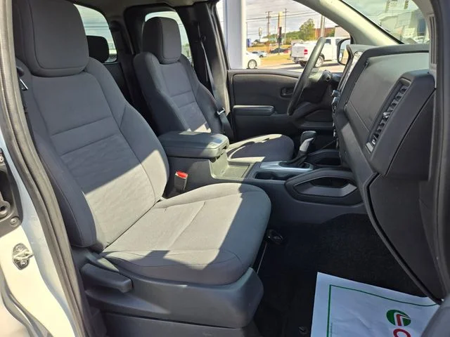 Used 2022 White Nissan S image 17