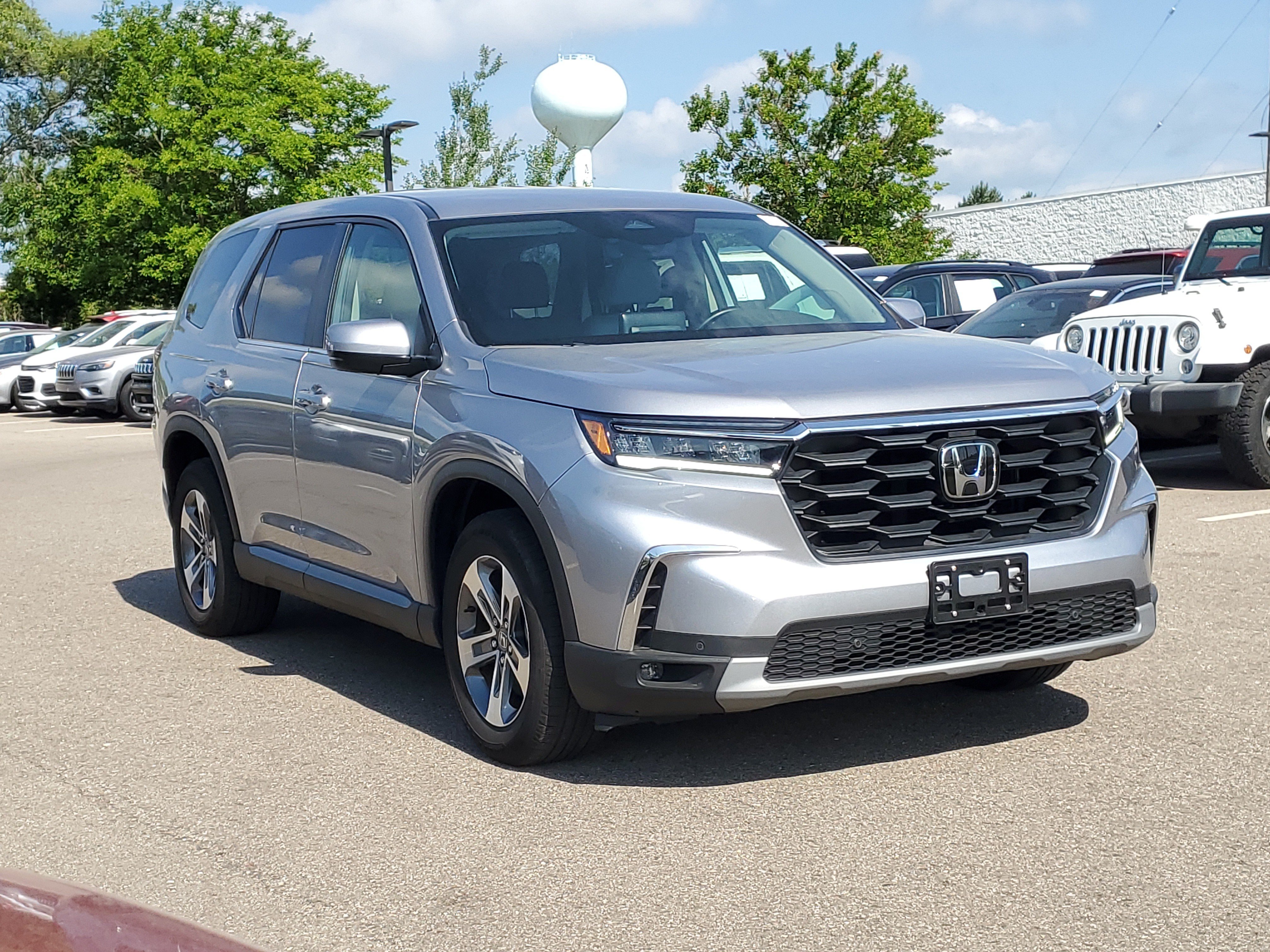 Certified Used 2023 Lunar Silver Metallic Honda AWD EX-L image 36