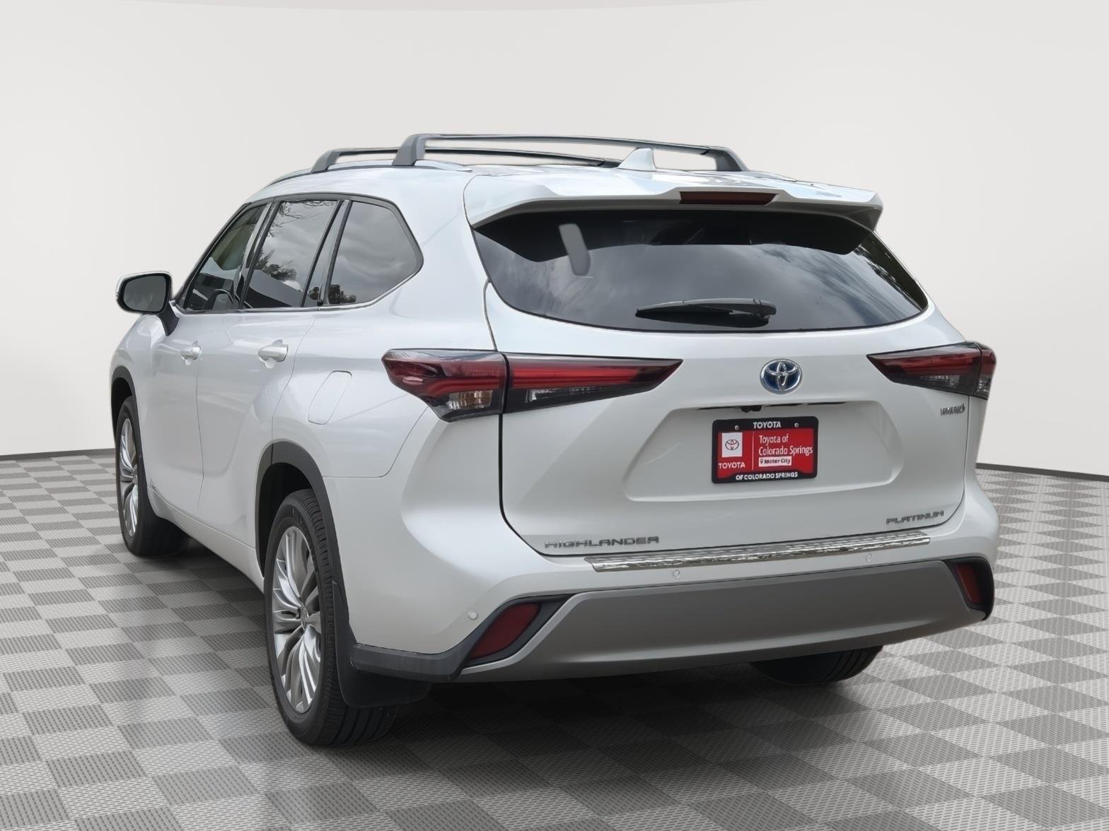 Certified Used 2024 Wind Chill Pearl Toyota Platinum image 7