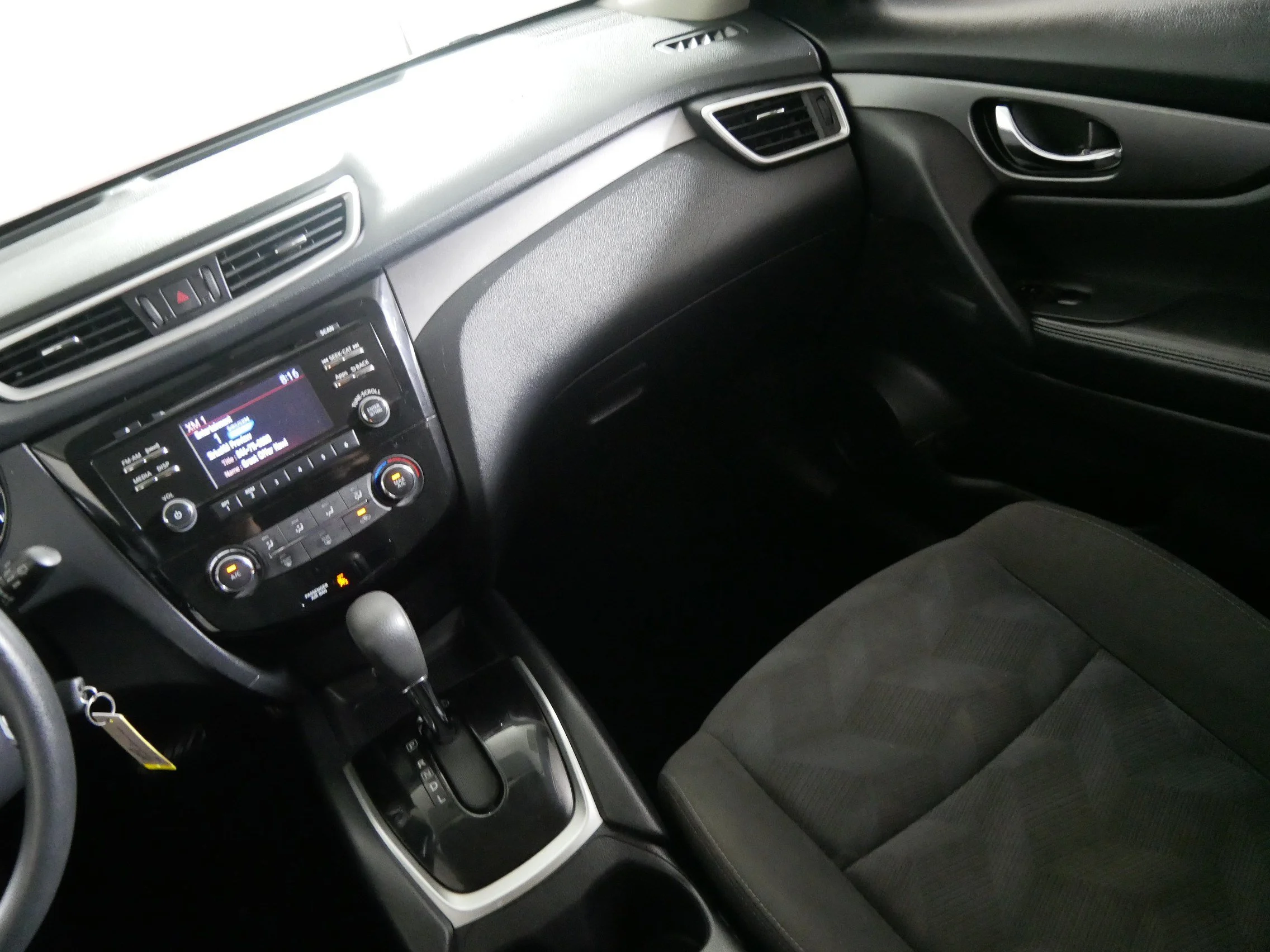 Used 2016 Cayenne Red Nissan S image 11