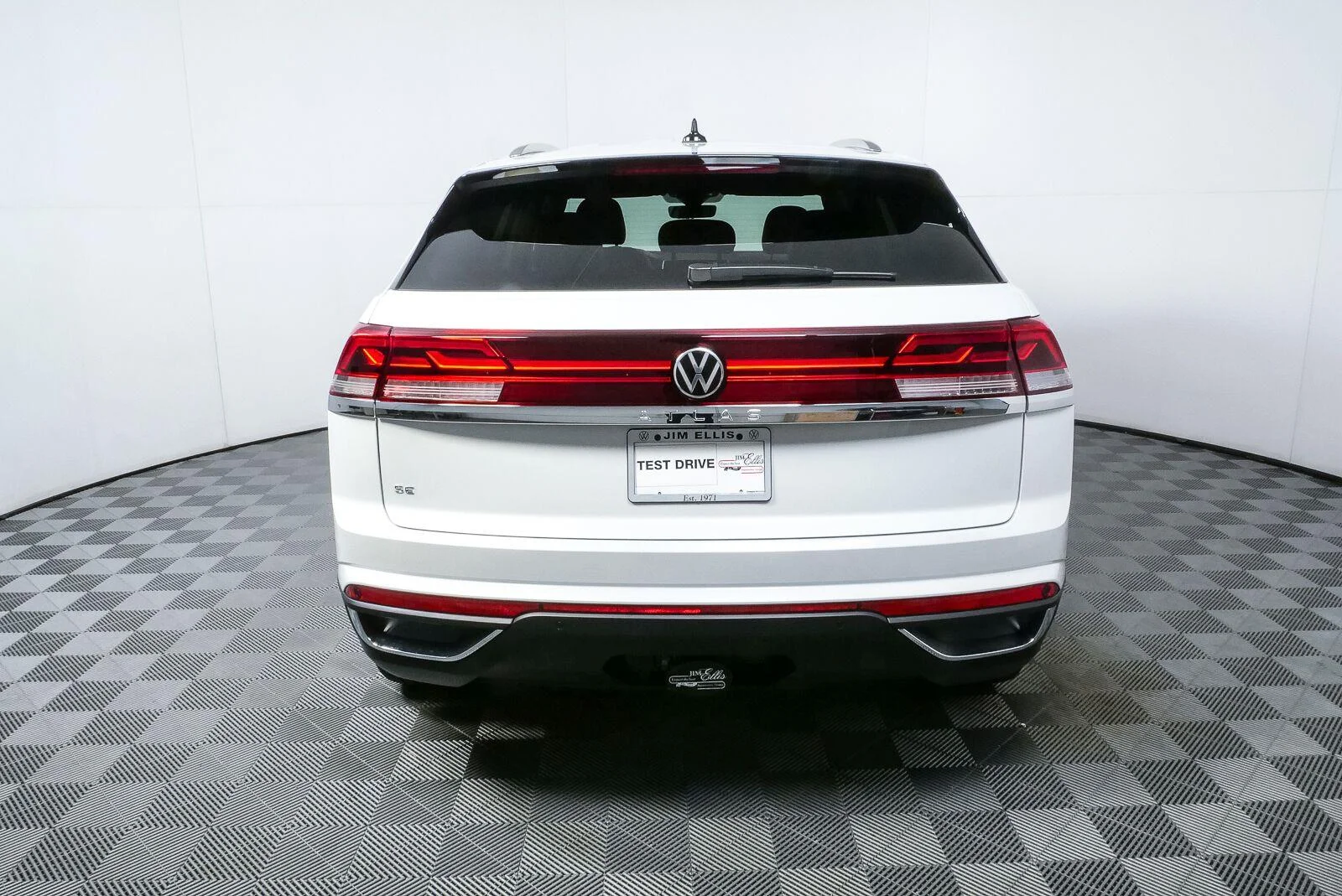 New 2026 Opal White Pearl Volkswagen 2.0T SE w/Technology image 24