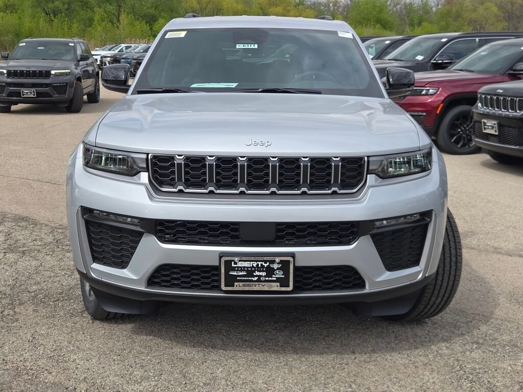 New 2026 Silver Zynith Exterior Paint Jeep Limited image 5