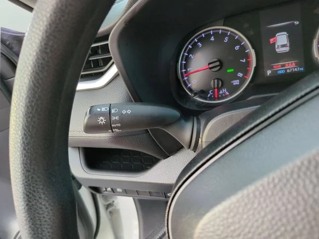 Used 2022 White Toyota XLE image 31