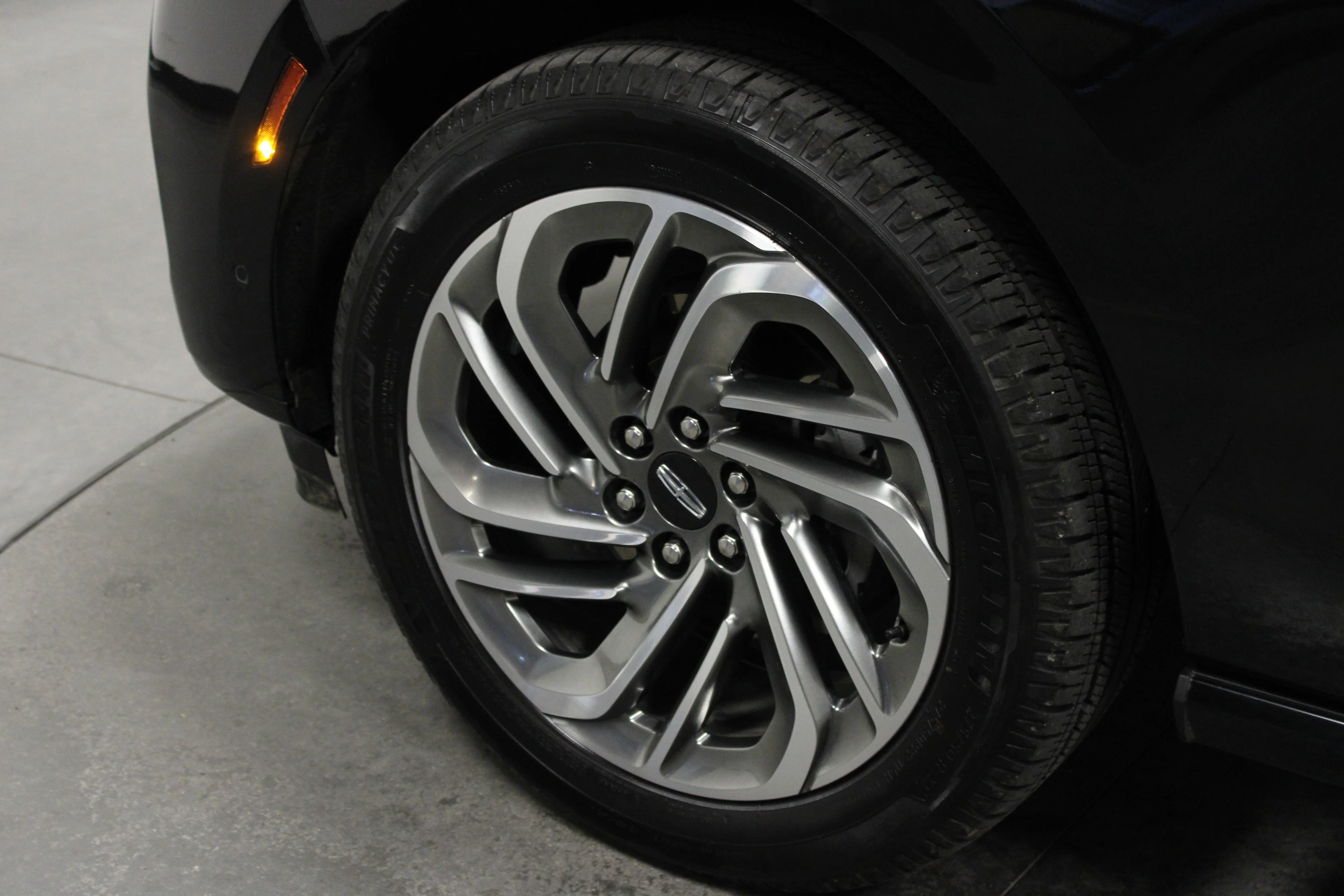 Used 2025 Infinite Black Metallic Clearcoat Lincoln Reserve image 10