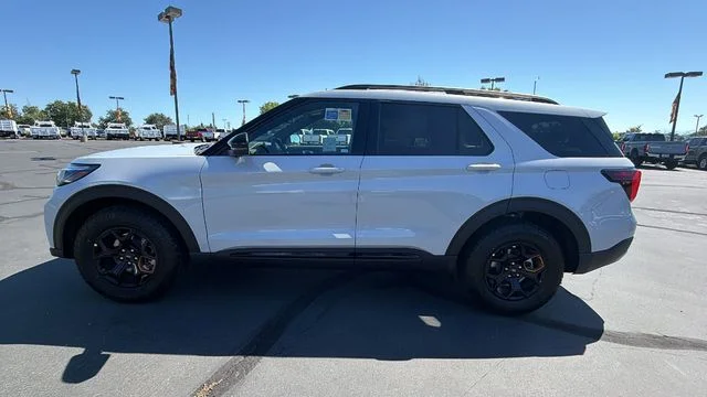 New 2026 Space White Metallic Ford Tremor® image 7