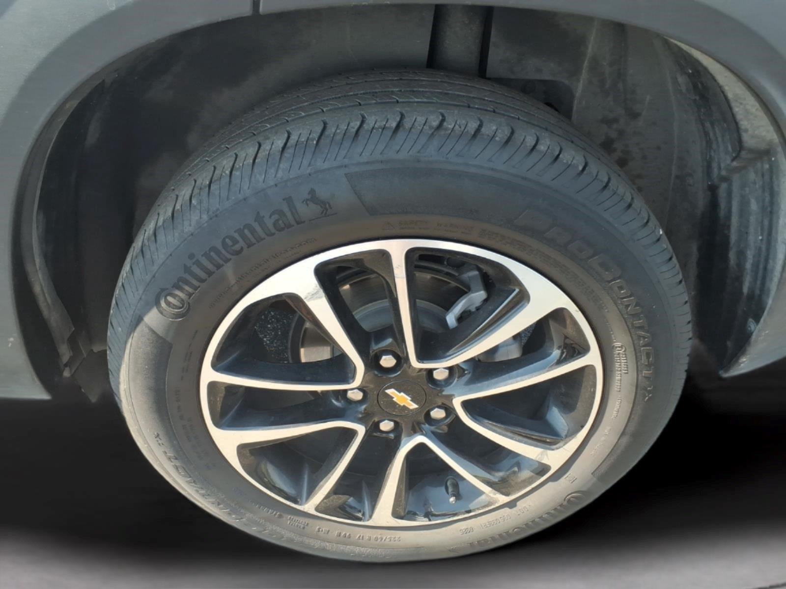 Used 2025 Sterling Gray Metallic Chevrolet LT image 10